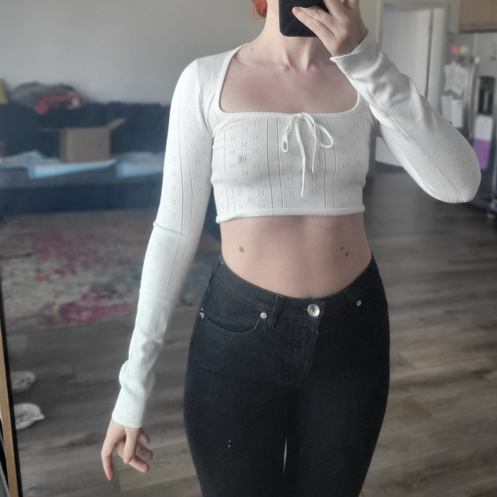 Sunday Best Aritizia Crop White Cream Flower Pattern Top Long Sleeve